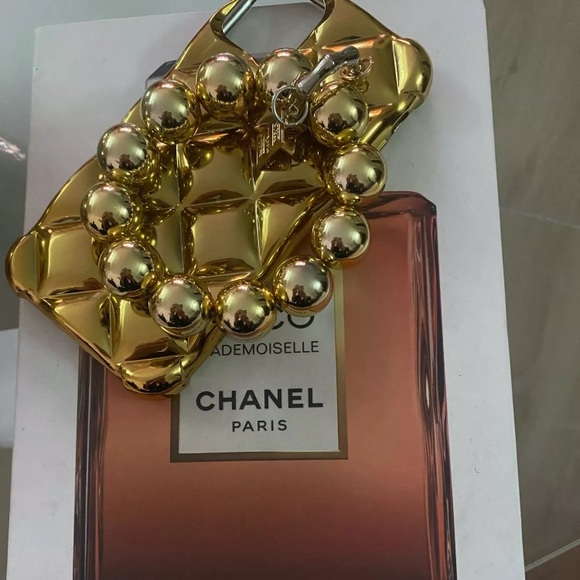 Golden iPhone 12pro phone case - Picture 1 of 8